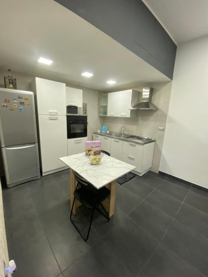Napoli Centro Casa Con Due Camere E Cucina Bagian luar foto
